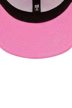Casual cap rose