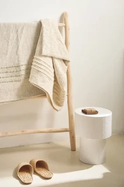 Home deco accessoires ecru